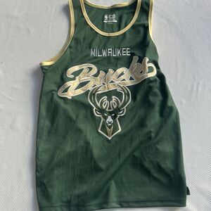 Milwaukee Bucks Green Tank Top Men’s Medium NBA Jersey Style Sleeveless Tee